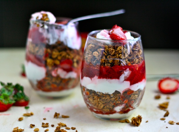 Foodie Love: Roasted Strawberry Coconut Yogurt Parfaits